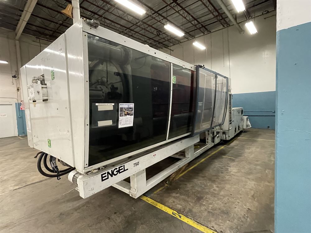 750 Ton Engel 1999 Hydraulic Injection Molding Machine Model 4550/750AH