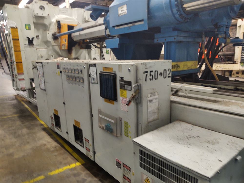 750 Ton Engel 1999 Hydraulic Injection Molding Machine Model 4550/750AH