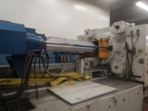 750 Ton Engel 1999 Hydraulic Injection Molding Machine Model 4550/750AH