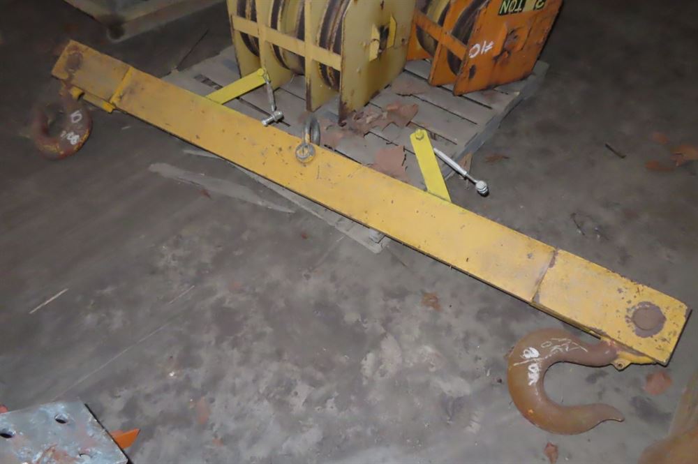 HOOK, 30 TON, AND BLOCK SPREADER BAR