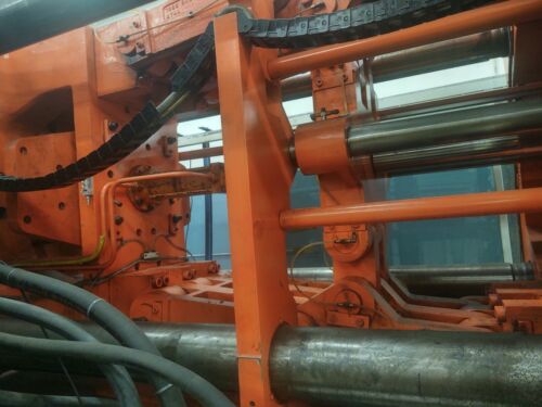 750 Ton Engel 1999 Hydraulic Injection Molding Machine Model 4550/750AH