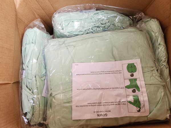 Hanes Reusable Patient/Procedure Gowns