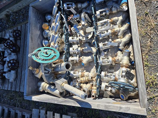 Approx 10000 lbs of CS and SS Valves